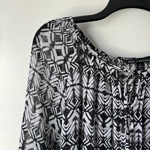 🛍 2/$15 Zac & Rachel Blouse